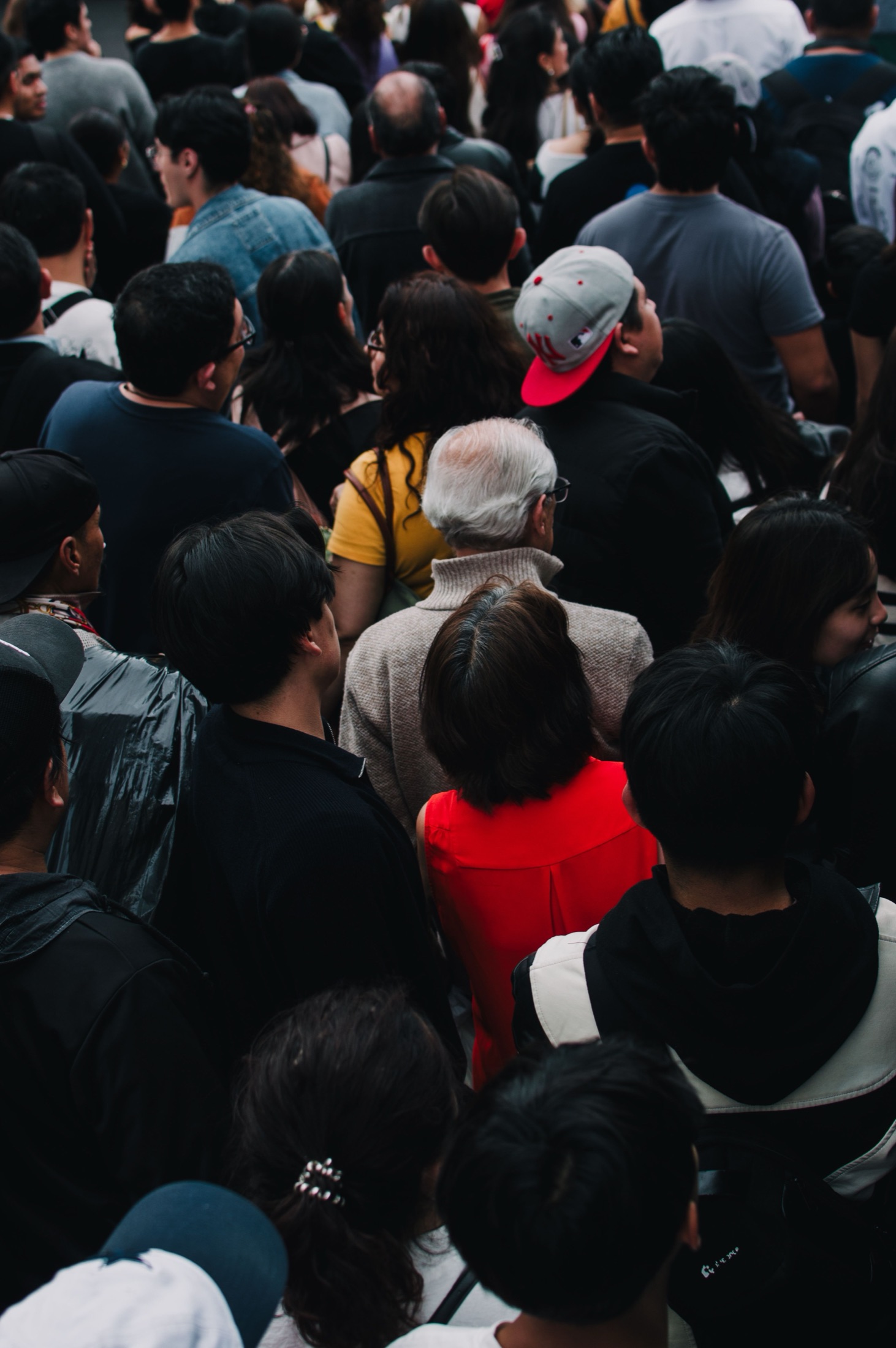 Personas reunidas en un espacio cívico de la Ciudad de México